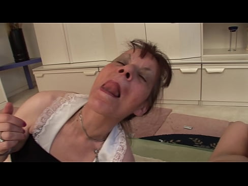 ❤️ Tá triúr ag beirt sheanmháthair agus seanathair amháin ☑  Porn álainn  ag ga.appassistance.ru ️❤